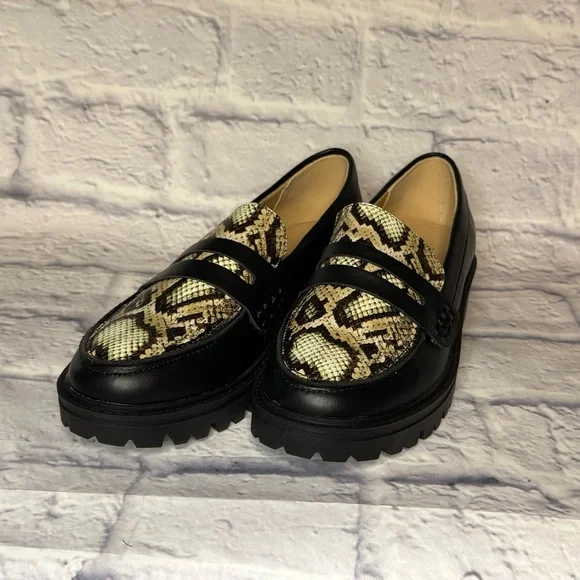 Journee Collection Black and Snake Pattern Loafers - Picture 2 of 4
